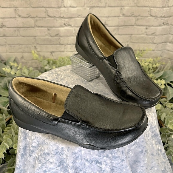 The Children’s Place Black Faux Leather Slip-on Casual Dress Shoes Boys 6M🖤EUC - Picture 1 of 9